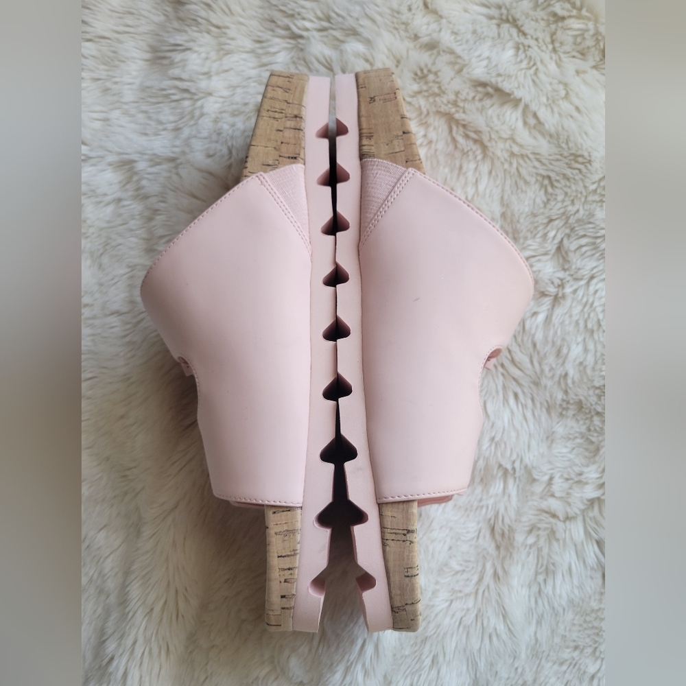 SOOOOOOOLD//Kate Spade Pink Sandals with Whimsical Closure/ New Without Tag